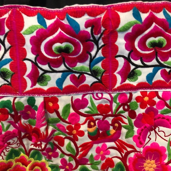 Cambodia artisanal embroidered big floral tote - Picture 7 of 8